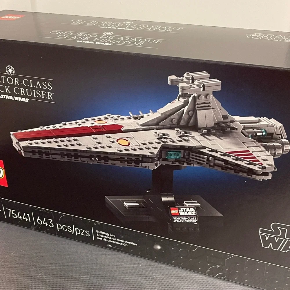 LEGO Star Wars Venator-Class Cruiser Set - Red and Gray (75441) 643Pcs 18+ NIP